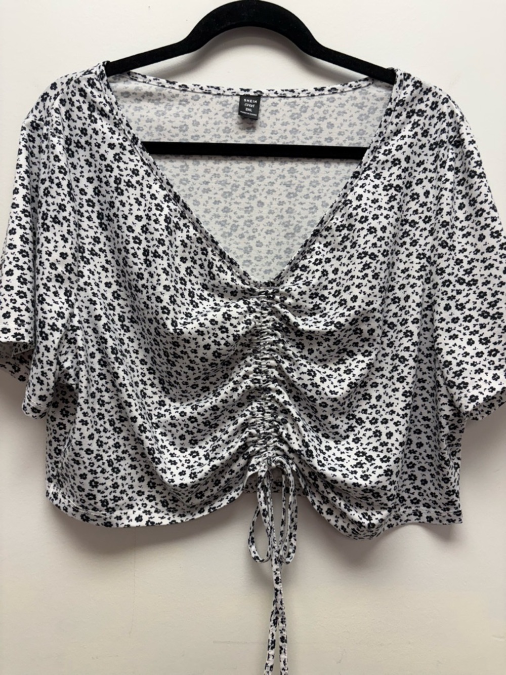 4 for $25 🖤🤍 SHEIN Curve Ruched Crop Top Size 3XL 🤍🖤